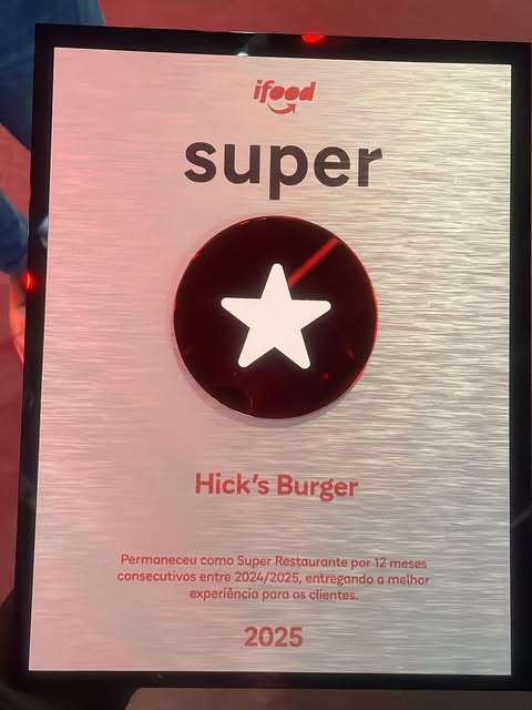 Placa iFood Super Restaurante Hick’s Burger, 2025: 12 meses consecutivos entre 2024 e 2025